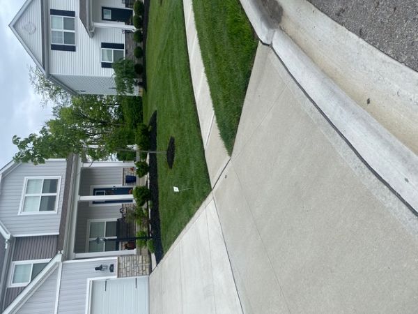 Best Lawn Care Service in Hilliard, Plain City, and Central Ohio: What Homeowners Should Look For Thumbnail